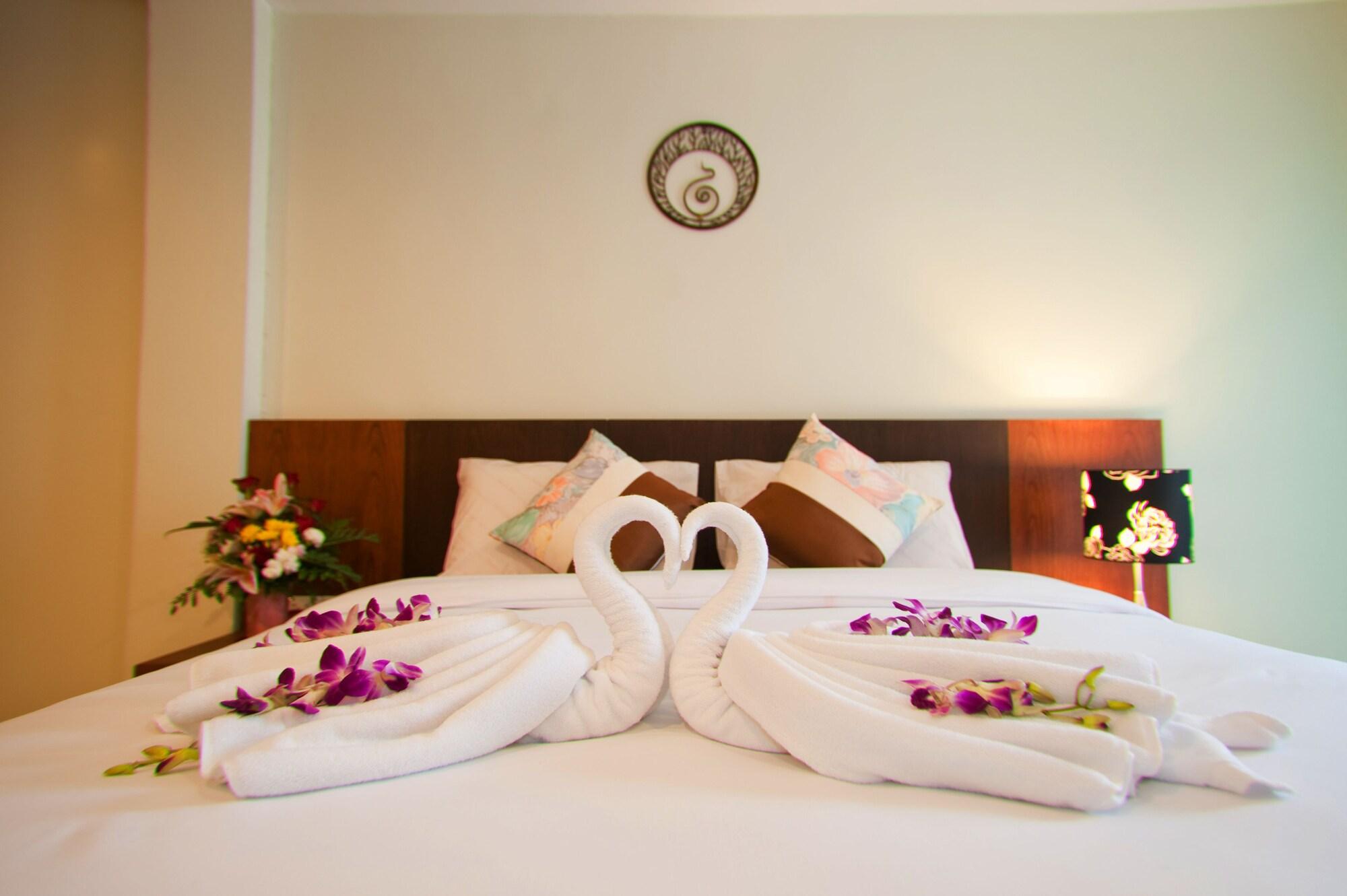 Deva Suites Patong Phuket Esterno foto