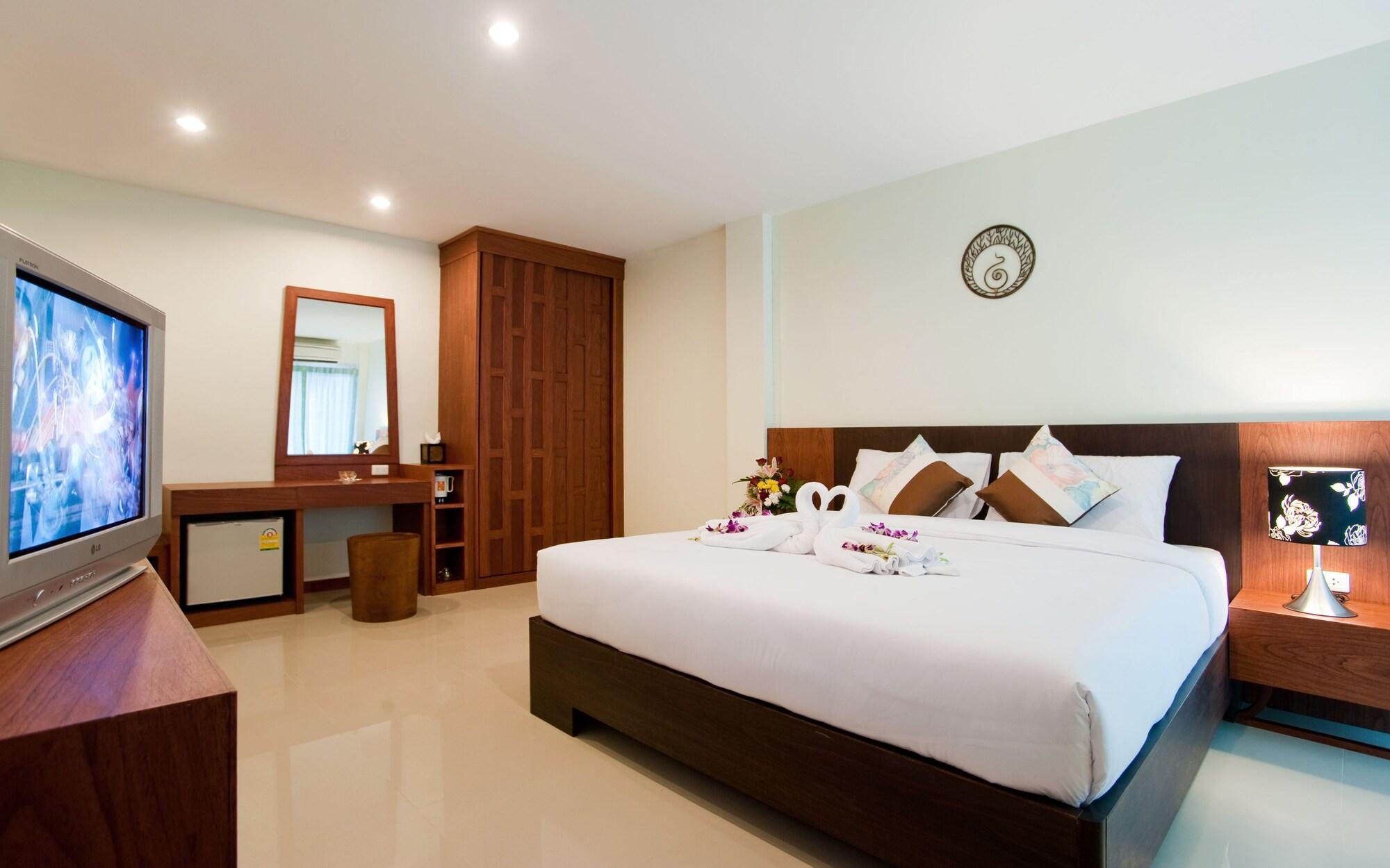 Deva Suites Patong Phuket Esterno foto
