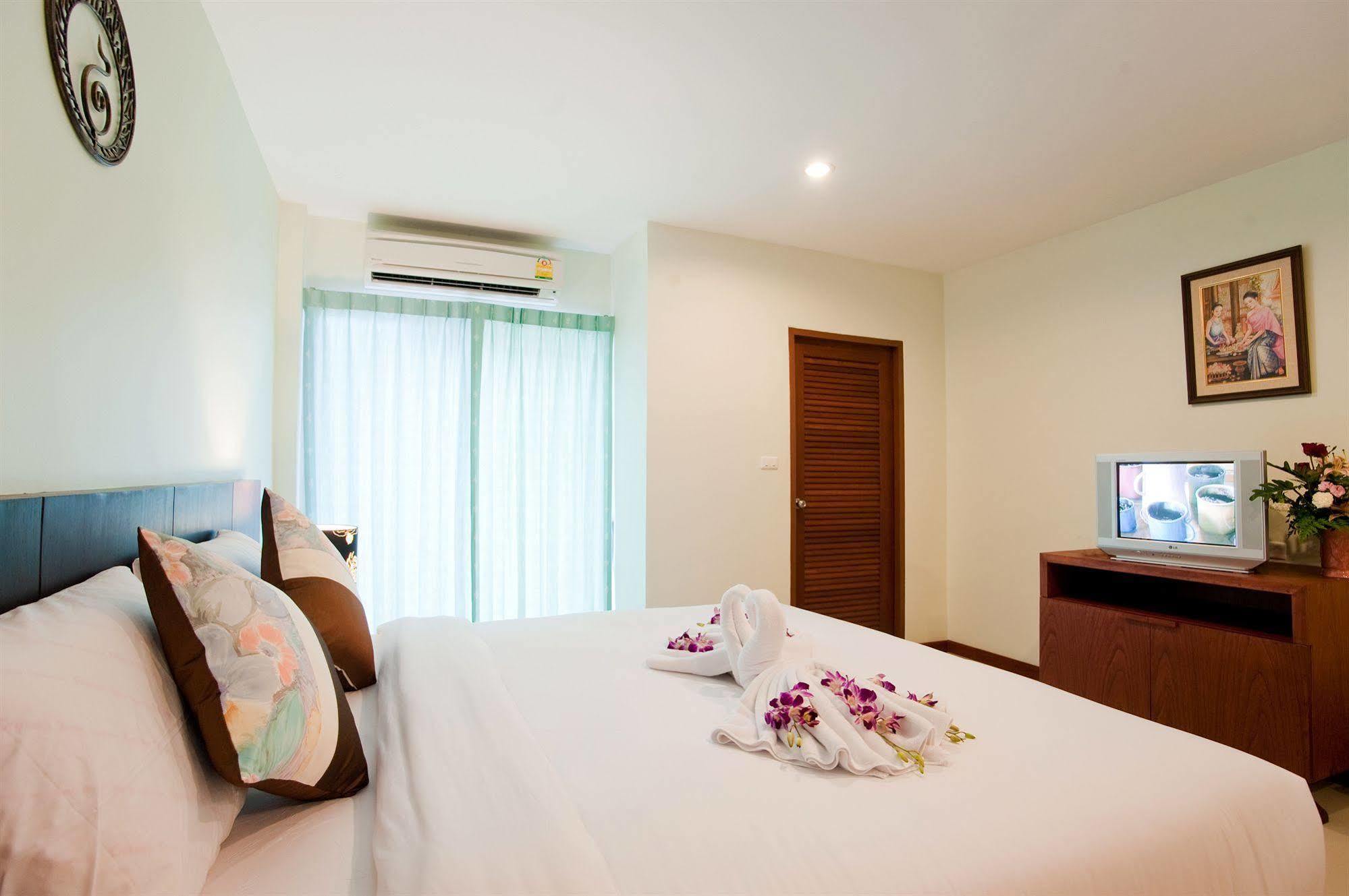 Deva Suites Patong Phuket Esterno foto