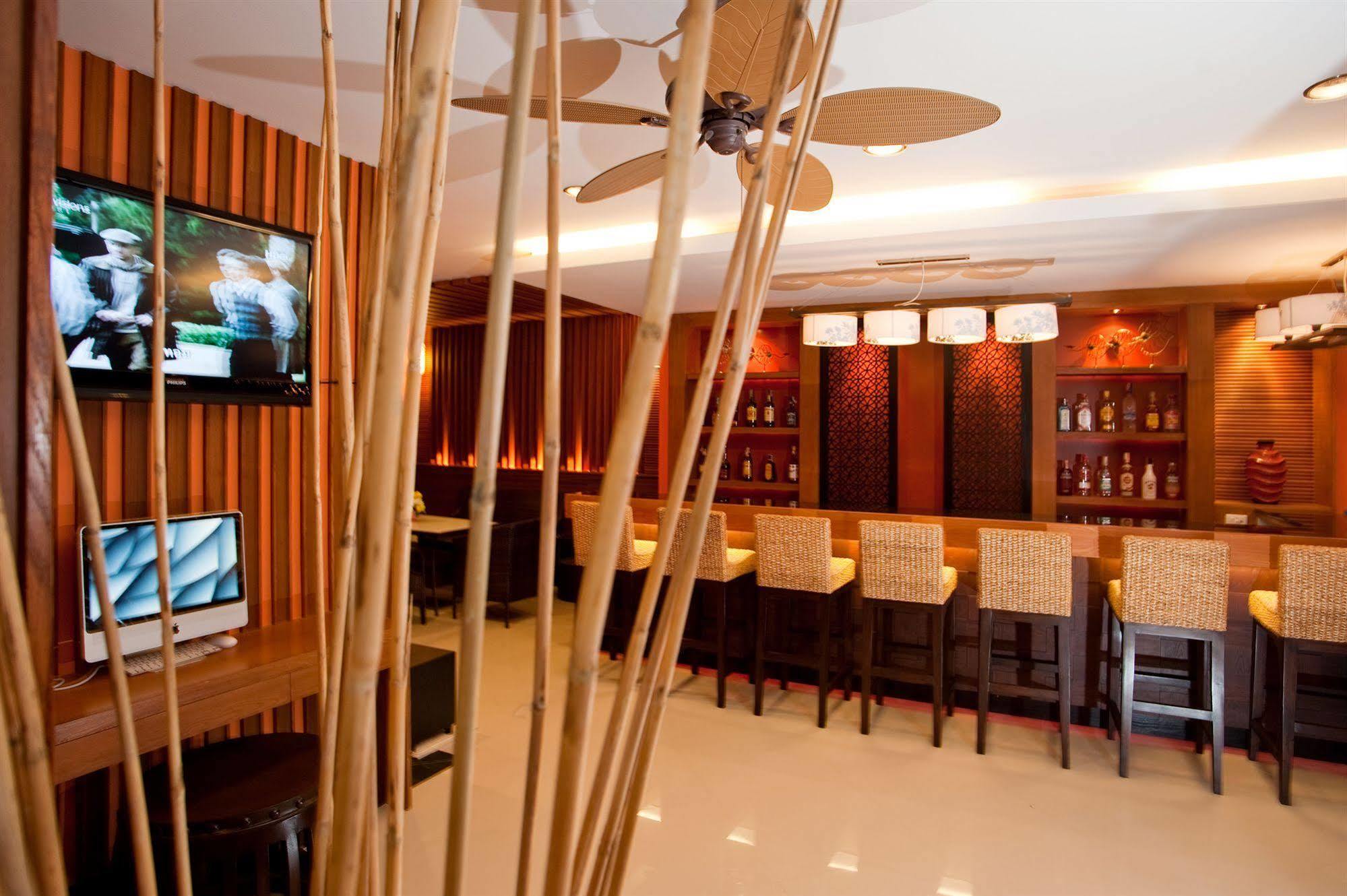 Deva Suites Patong Phuket Esterno foto